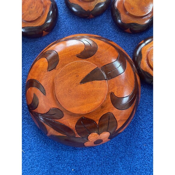 Vintage 14” Hand Carved 2 Tone Wooden Round Bowl with 6 Small Bowls Fish Etching - Picture 3 of 8
